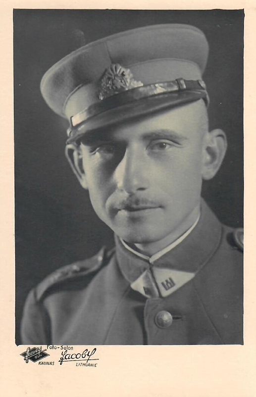 Poetas Kazys Zupka-Kecioris, baigęs karo mokyklą